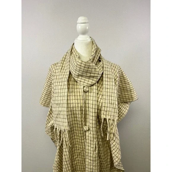 Plaid Poncho Wrap Women OS Beige Brown Scarf Neck Fringe Toggle Button - Picture 4 of 10